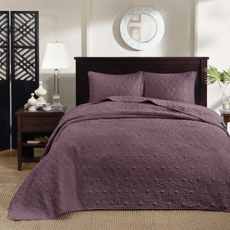 Madison Park Mansfield Reversible Oversized 3-piece Solid Texture Bedspread Quilt Set with Matching Shams